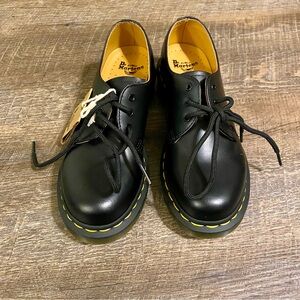 Dr. Martens AirWair 21084 Oxford Shoes Black Leather Sz 6 Women's NEW